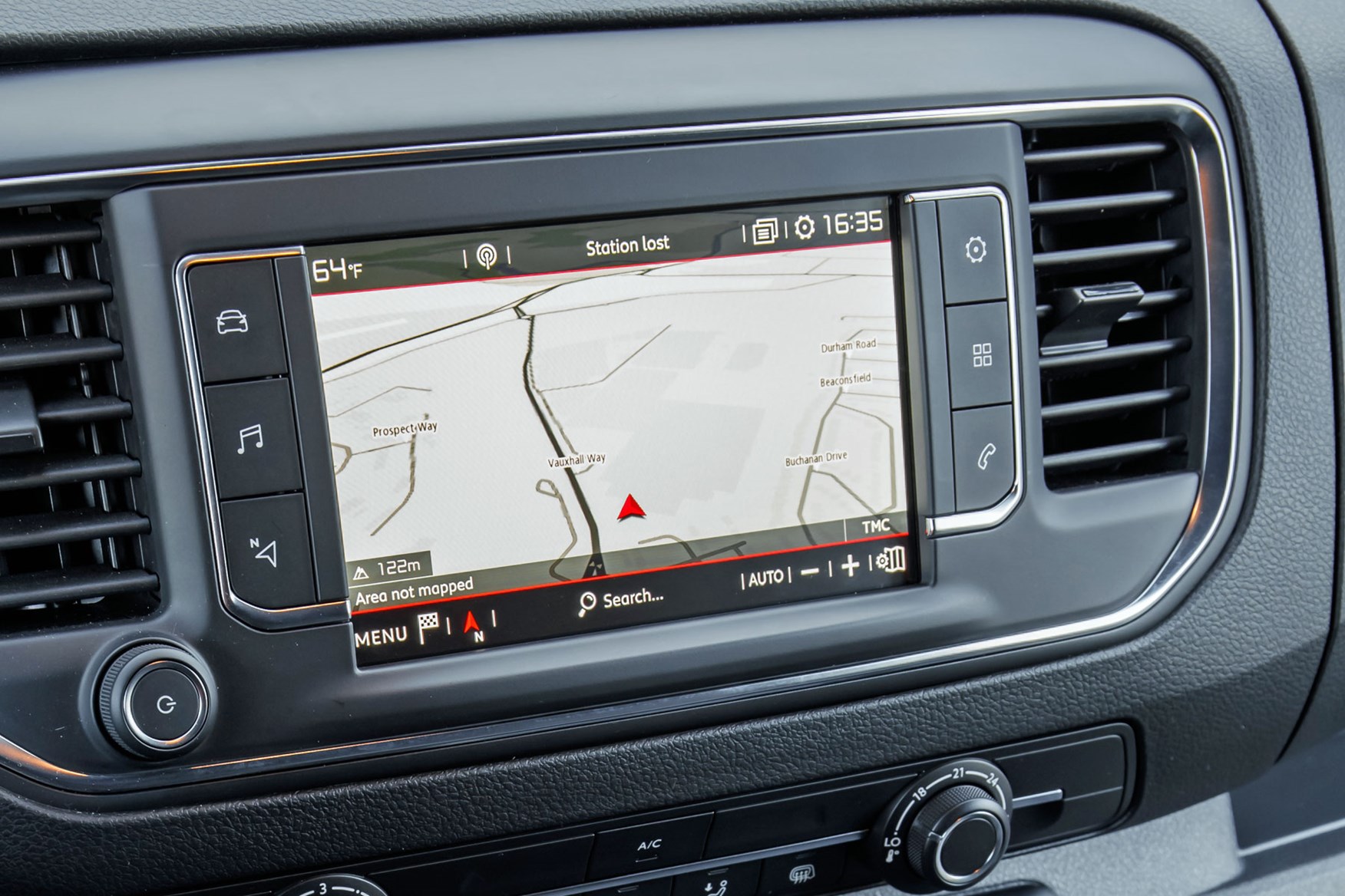Vauxhall Vivaro review - top-spec infotainment system with sat-nav