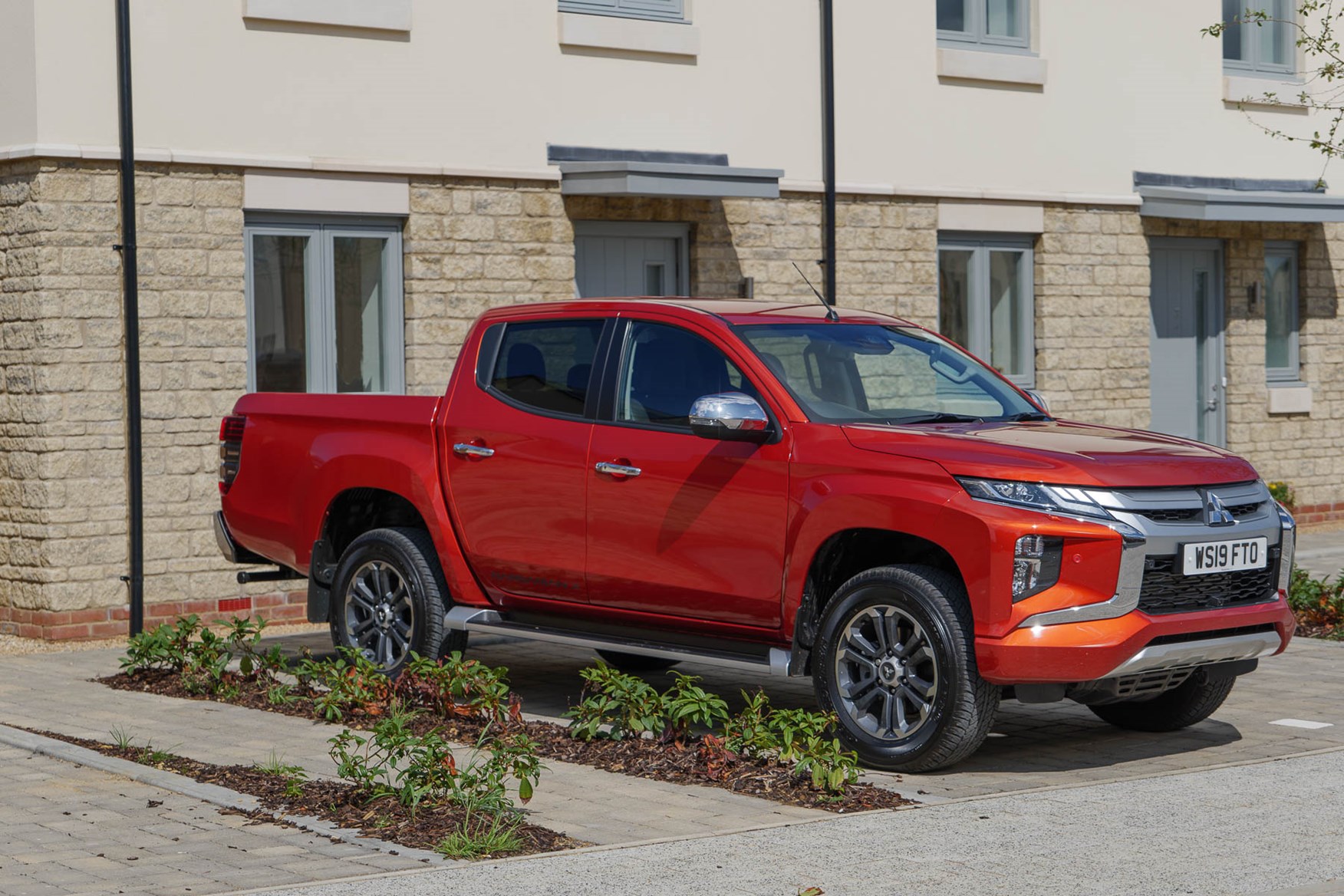 The 2019 Mitsubishi L200 Barbarian X fits on urban driveways comfortably, thanks to the narrow dimensions