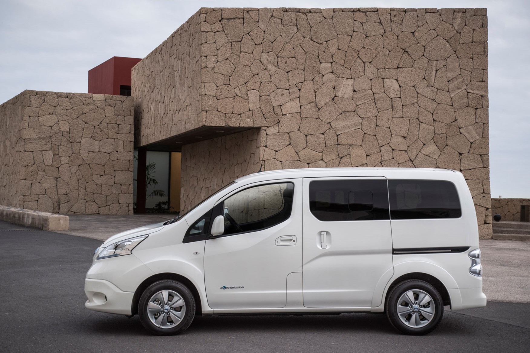 Nissan e-NV200 review, 2020, white, Evalia