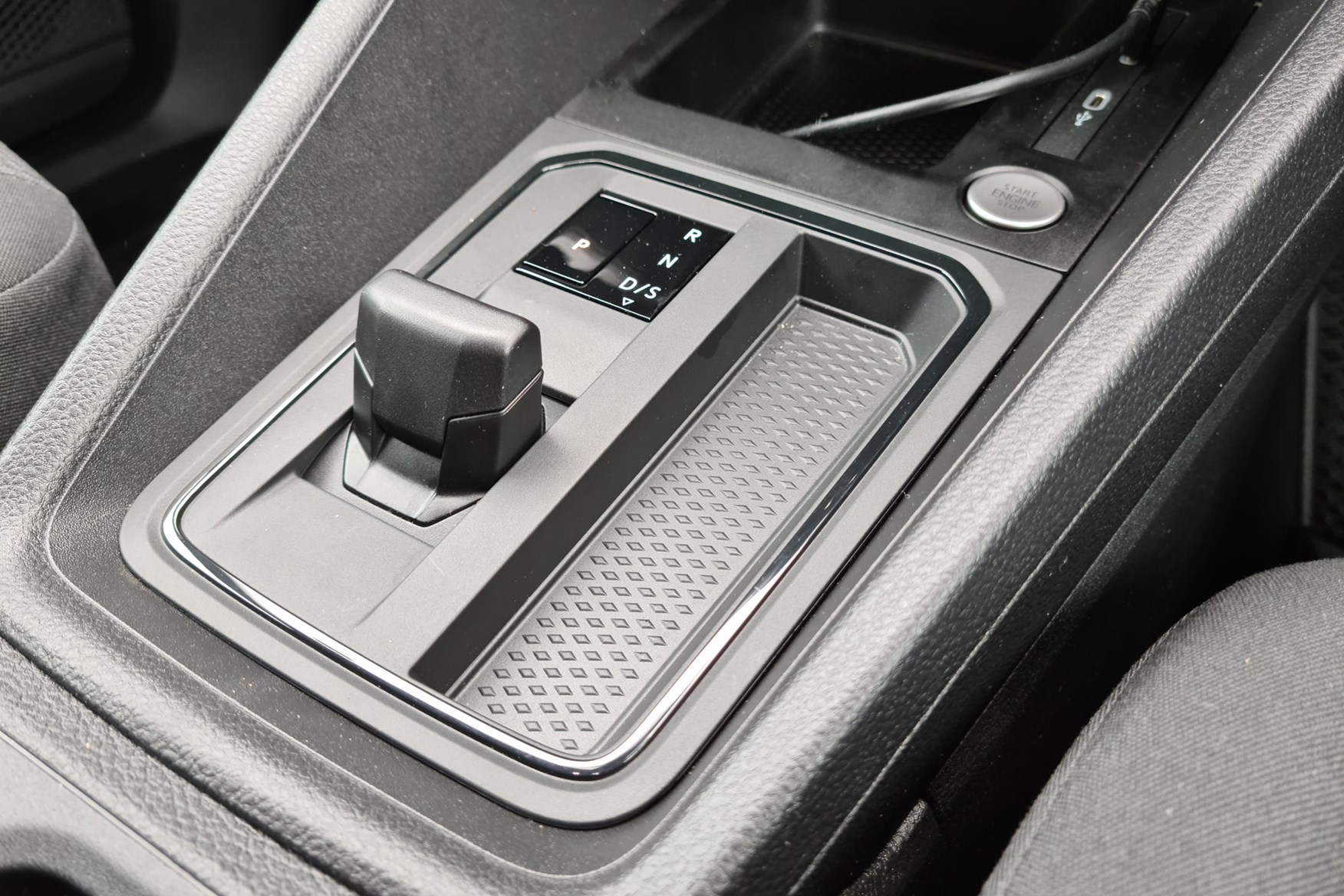 Volkswagen Caddy Cargo 1.5 TSI petrol review - DSG auto gear selector