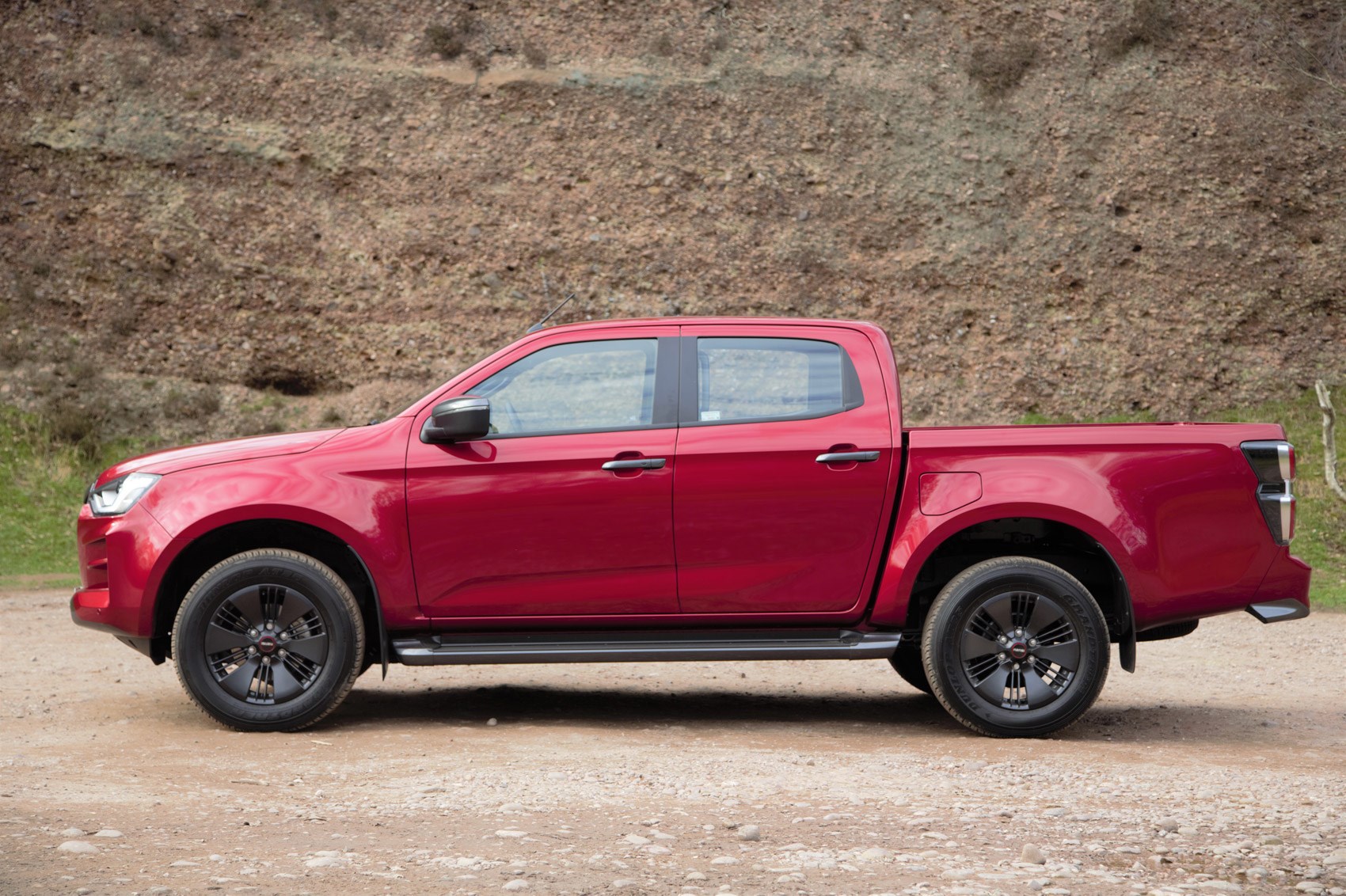 Isuzu D-Max review, 2021, V-Cross, red, side view