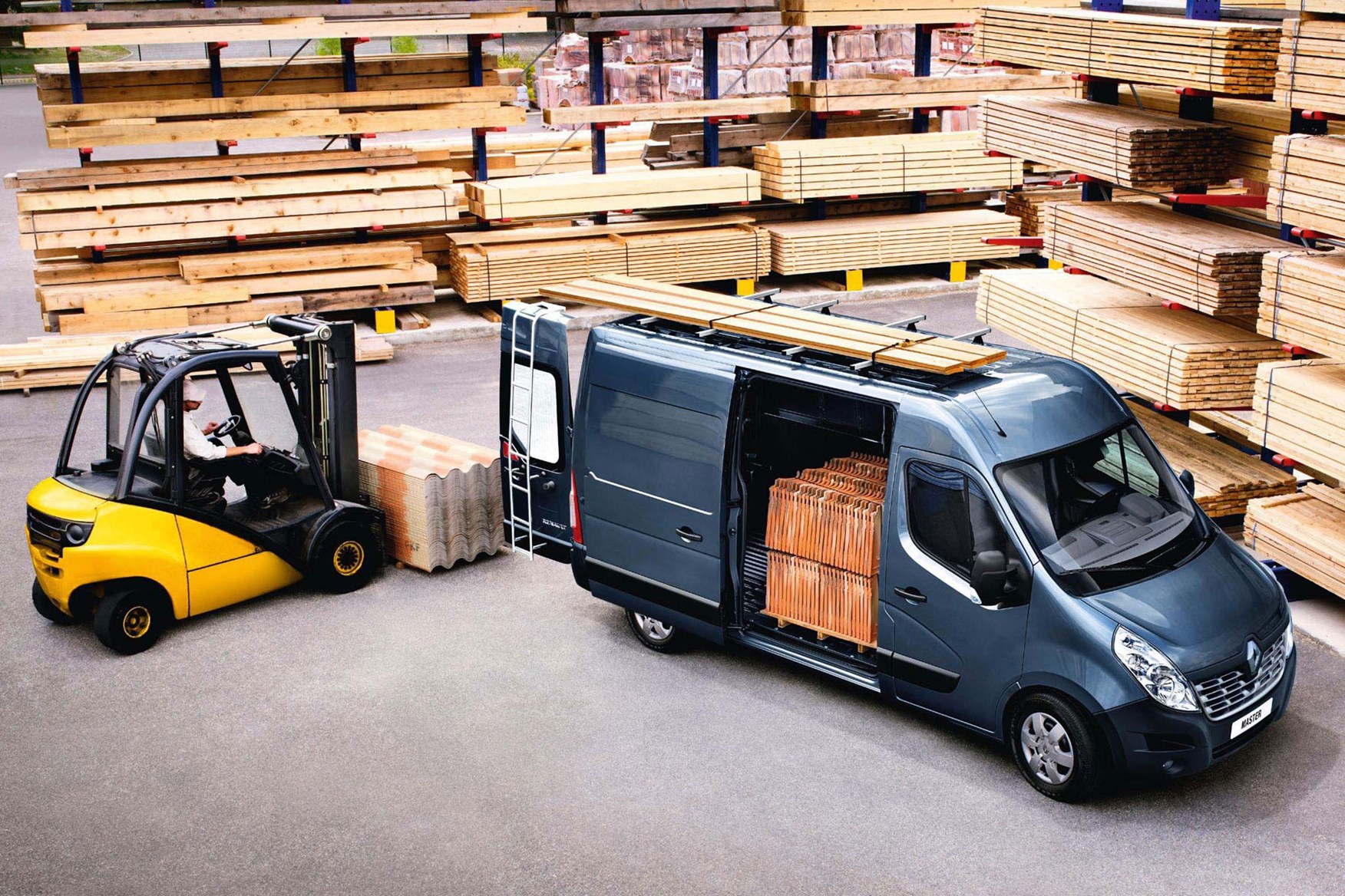 Renault Master load area, dimensions, payload - pre-2019 model, being loaded by forklift