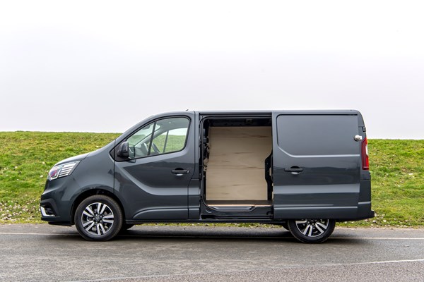 Renault Trafic van dimensions (2014-on), capacity, payload, volume, towing