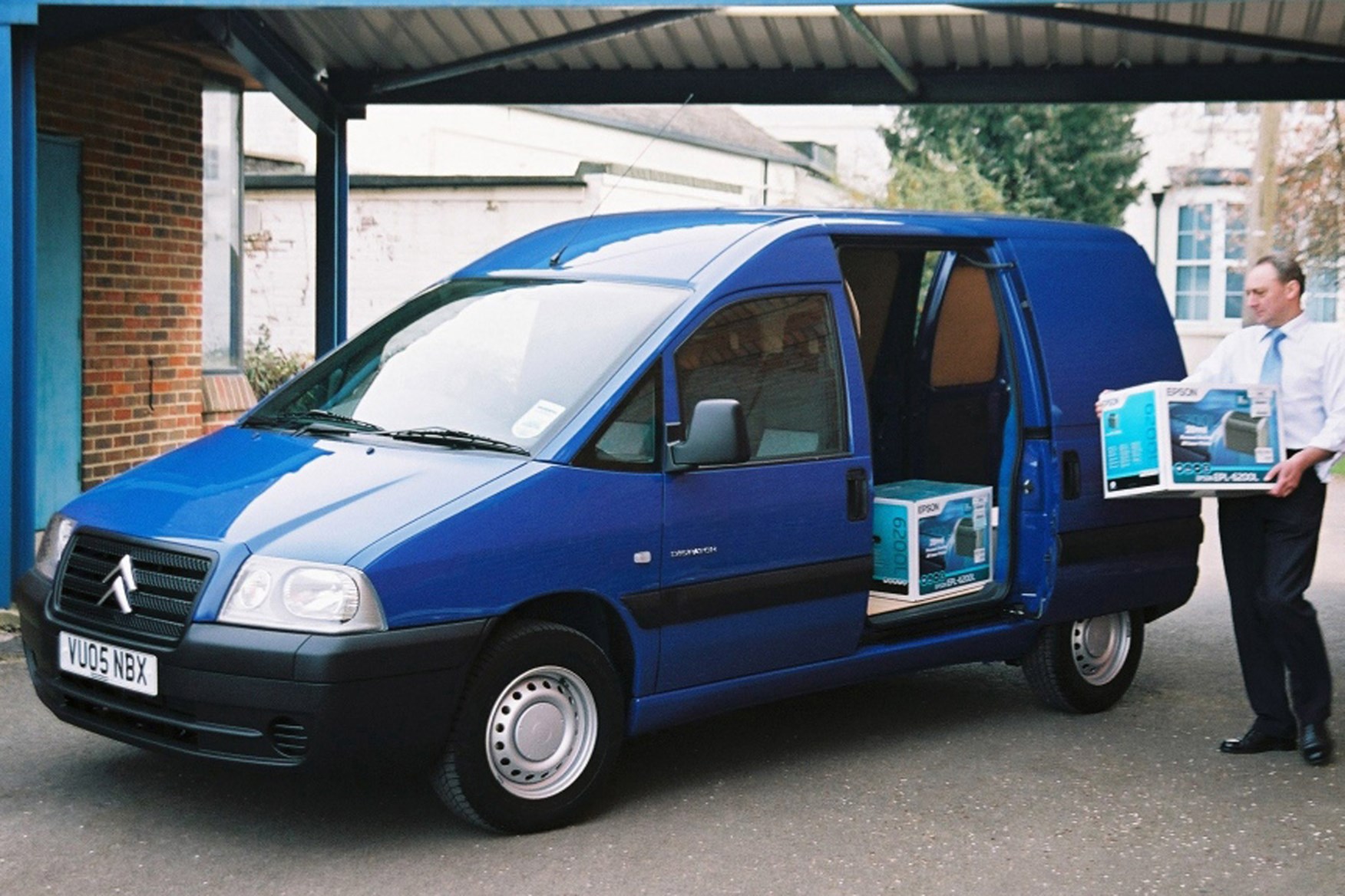 Citroen Dispatch on Parkers Vans - dimensions, load area and payload