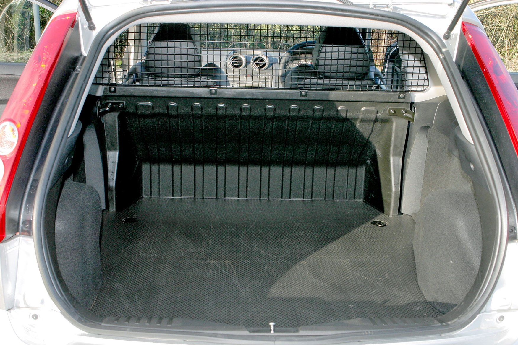 Ford Fiesta Van (2003-2009) load area