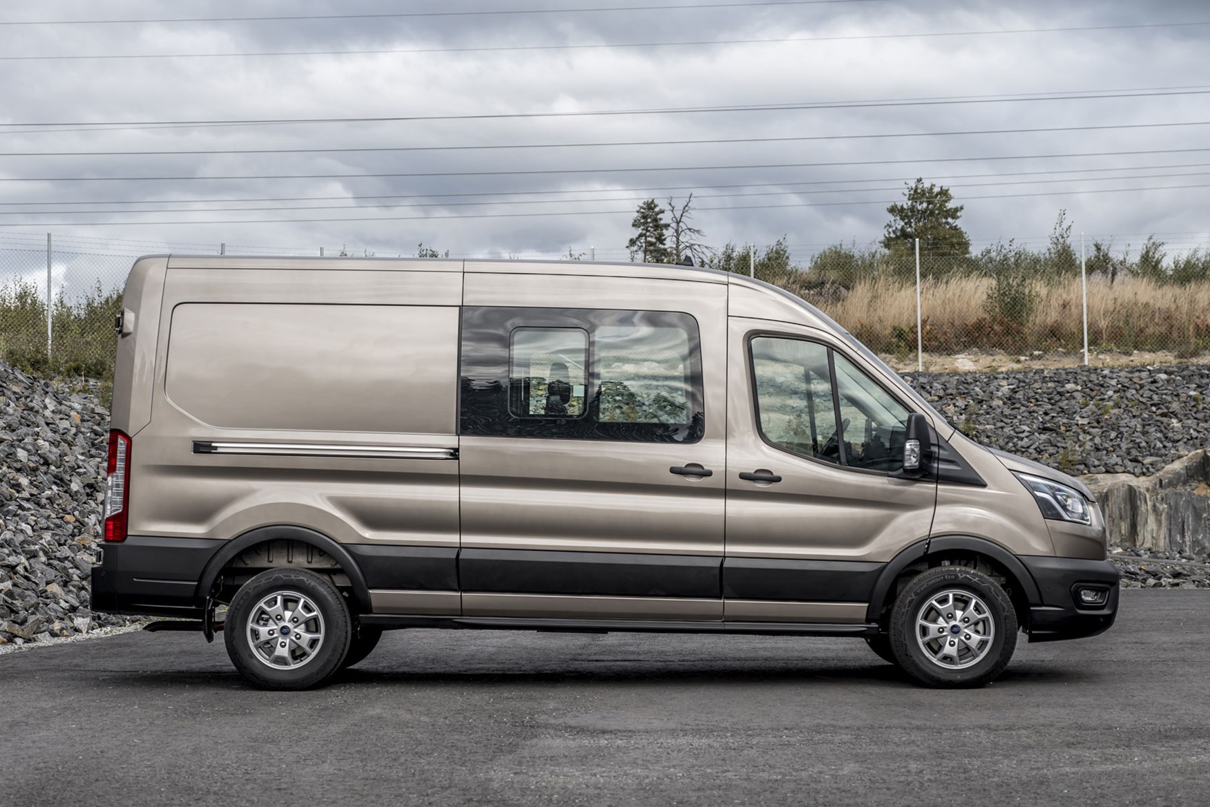 Ford Transit dimensions - 2019 facelift model, side view, DCiV