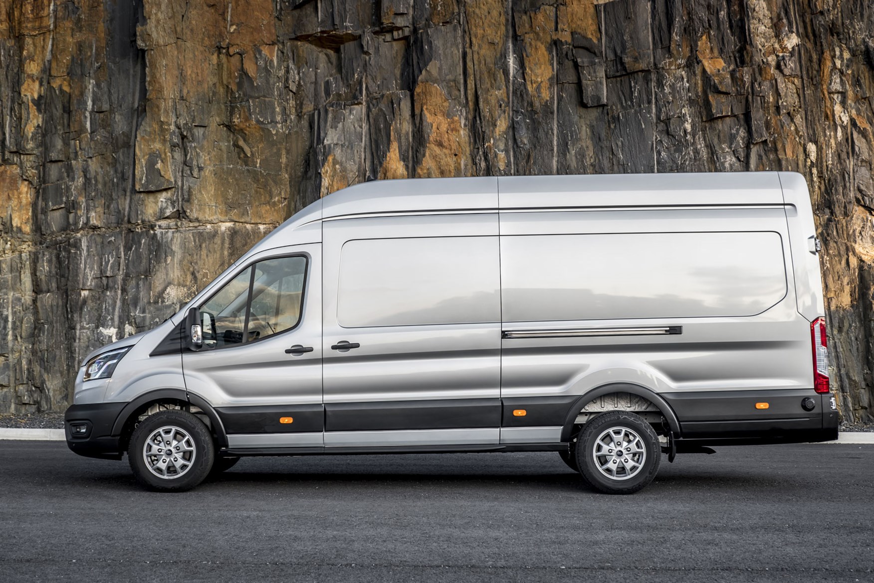 Ford Transit dimensions - 2019 facelift model, side view, panel van, L4, silver