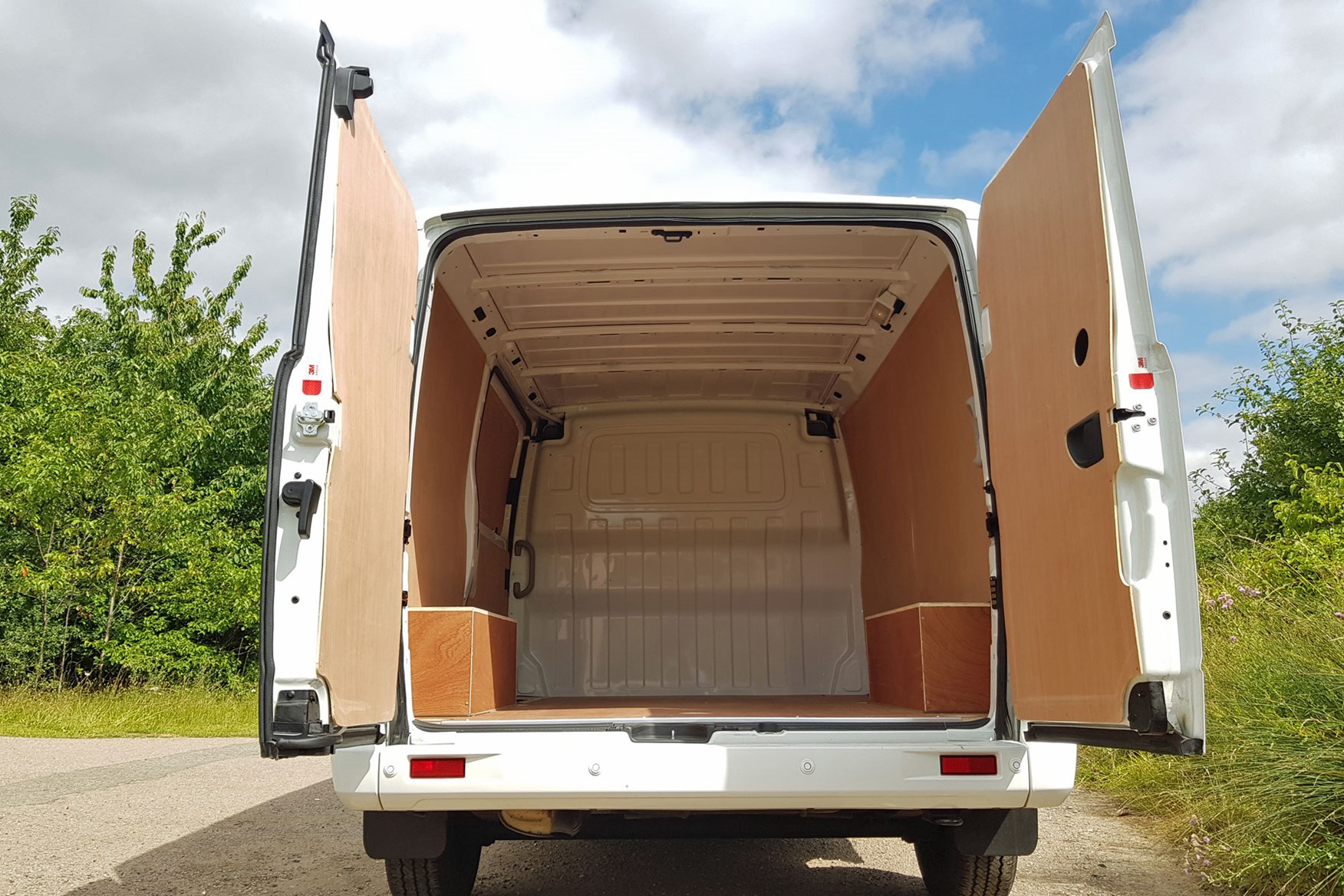 LDV V80 dimensions and payload - 2019 facelift, view of load area through rear doors