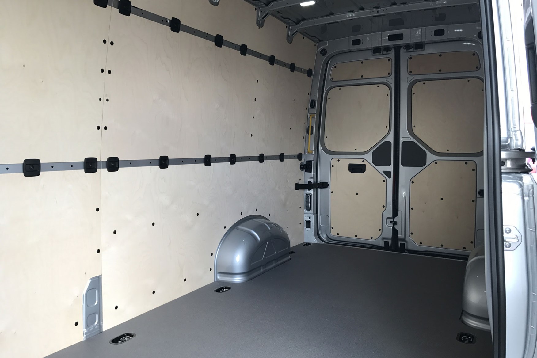 MAN TGE (2017-on), load area, lined, view from side door opening
