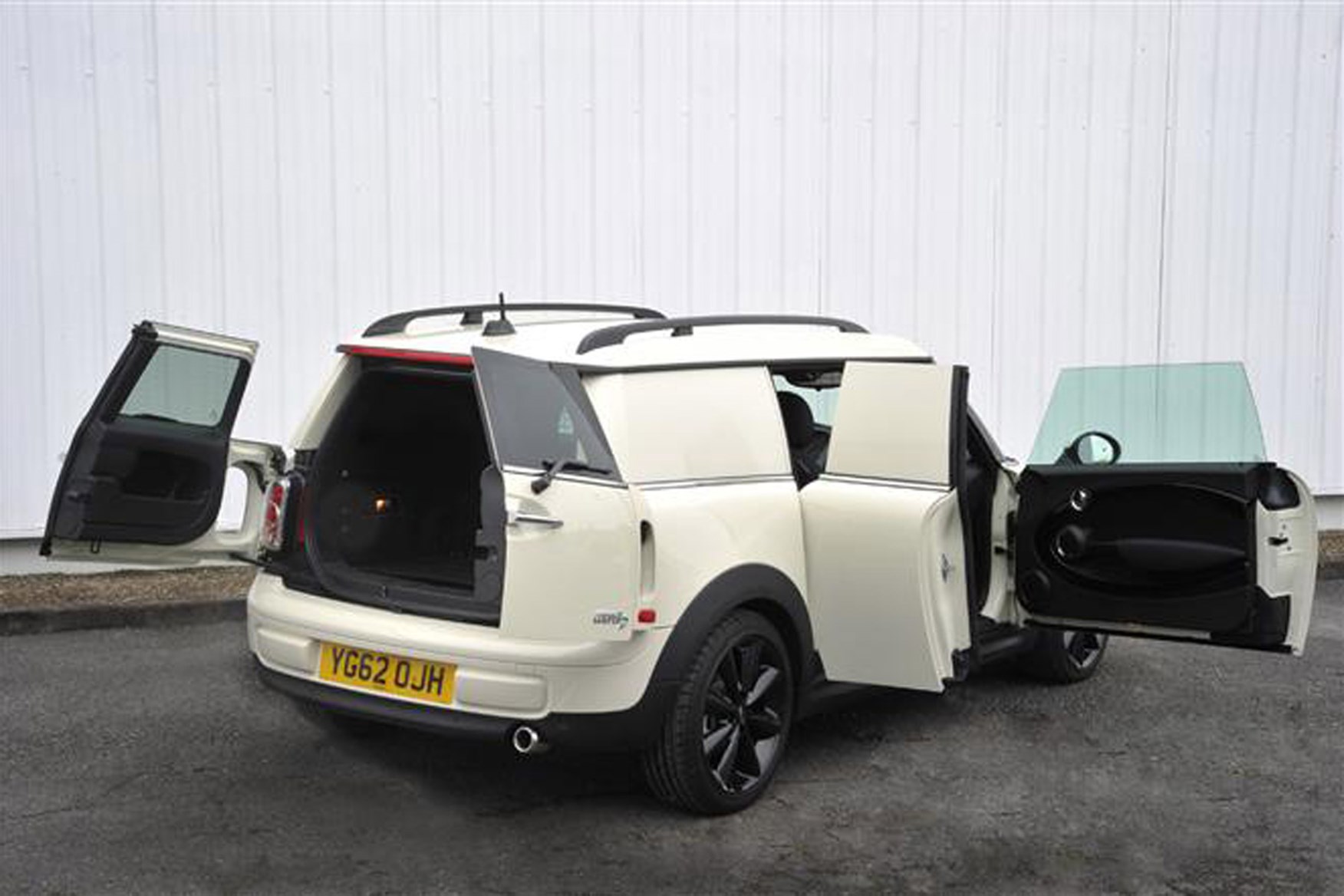 MINI Clubvan review on Parkers Vans - load area access