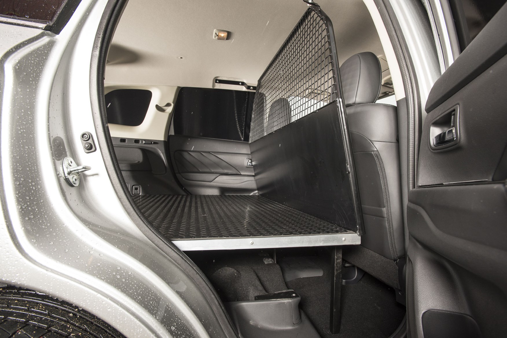 Mitsubishi Outlander Commercial 4x4 - side door opening showing storage under load area