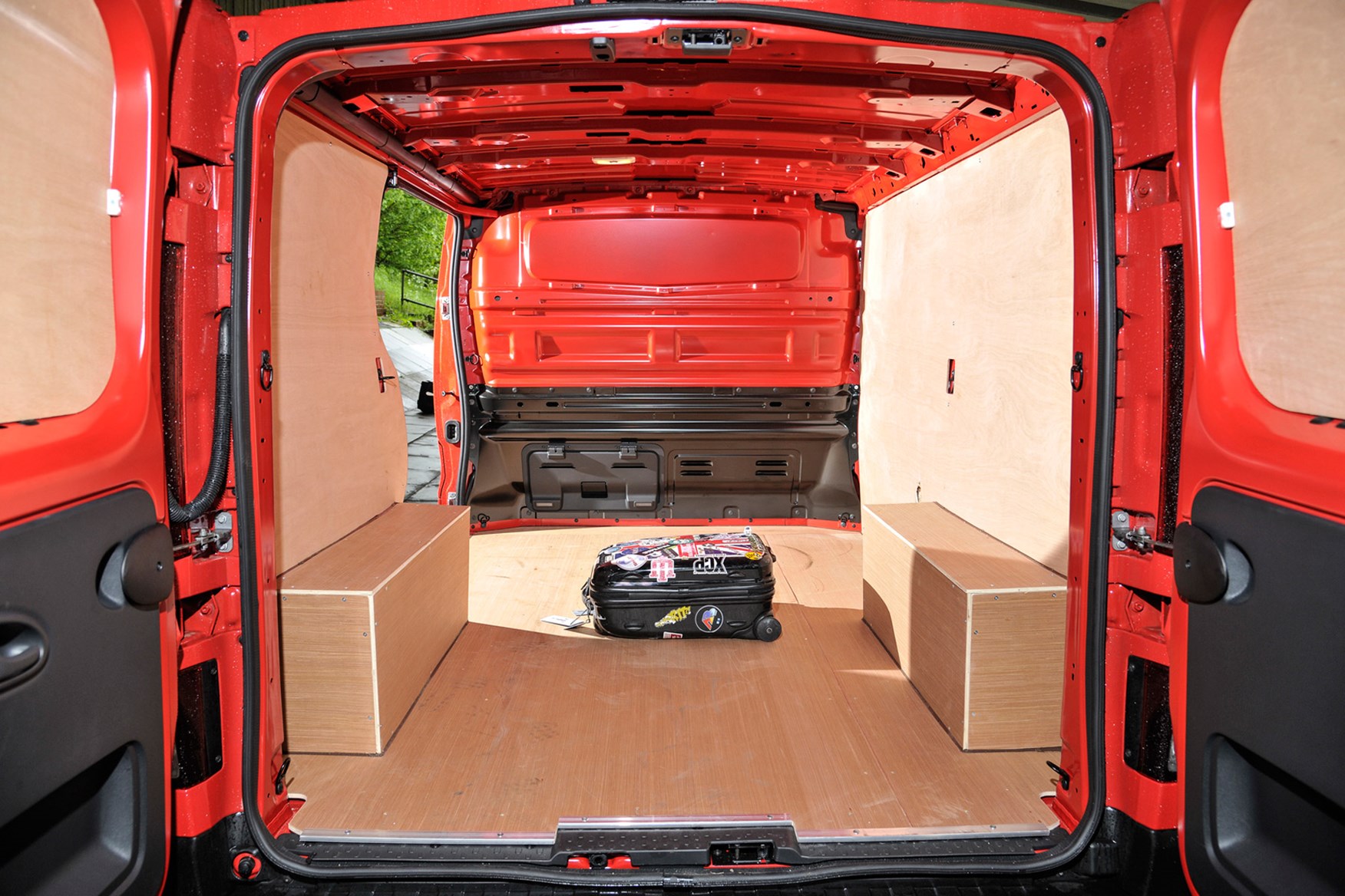 Nissan NV300 full review on Parkers Vans - load area dimensions