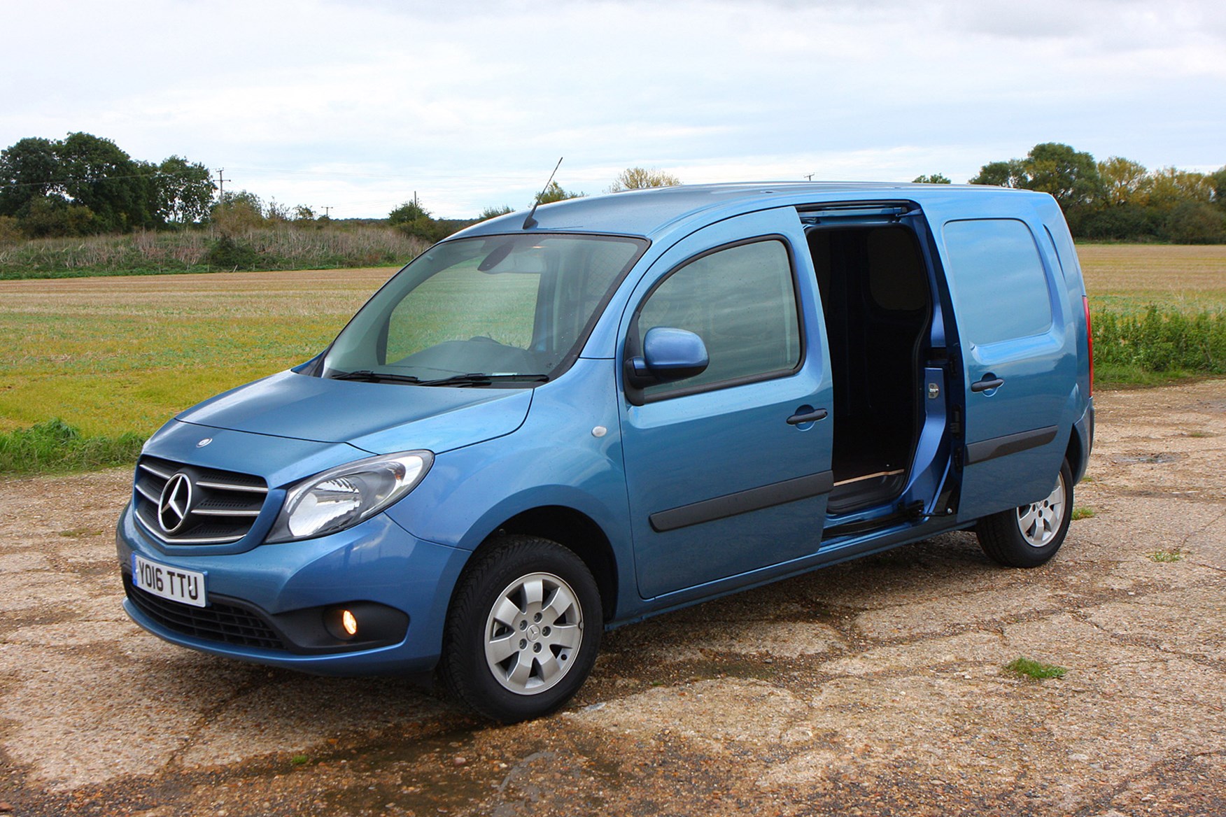 Mercedes-Benz Citan full review on Parkers Vans - load area access
