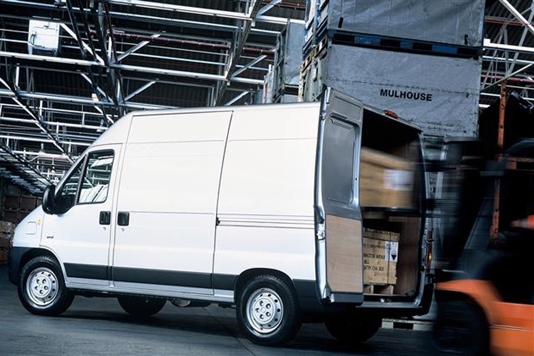 Peugeot Boxer review on Parkers Vans - load area dimensions