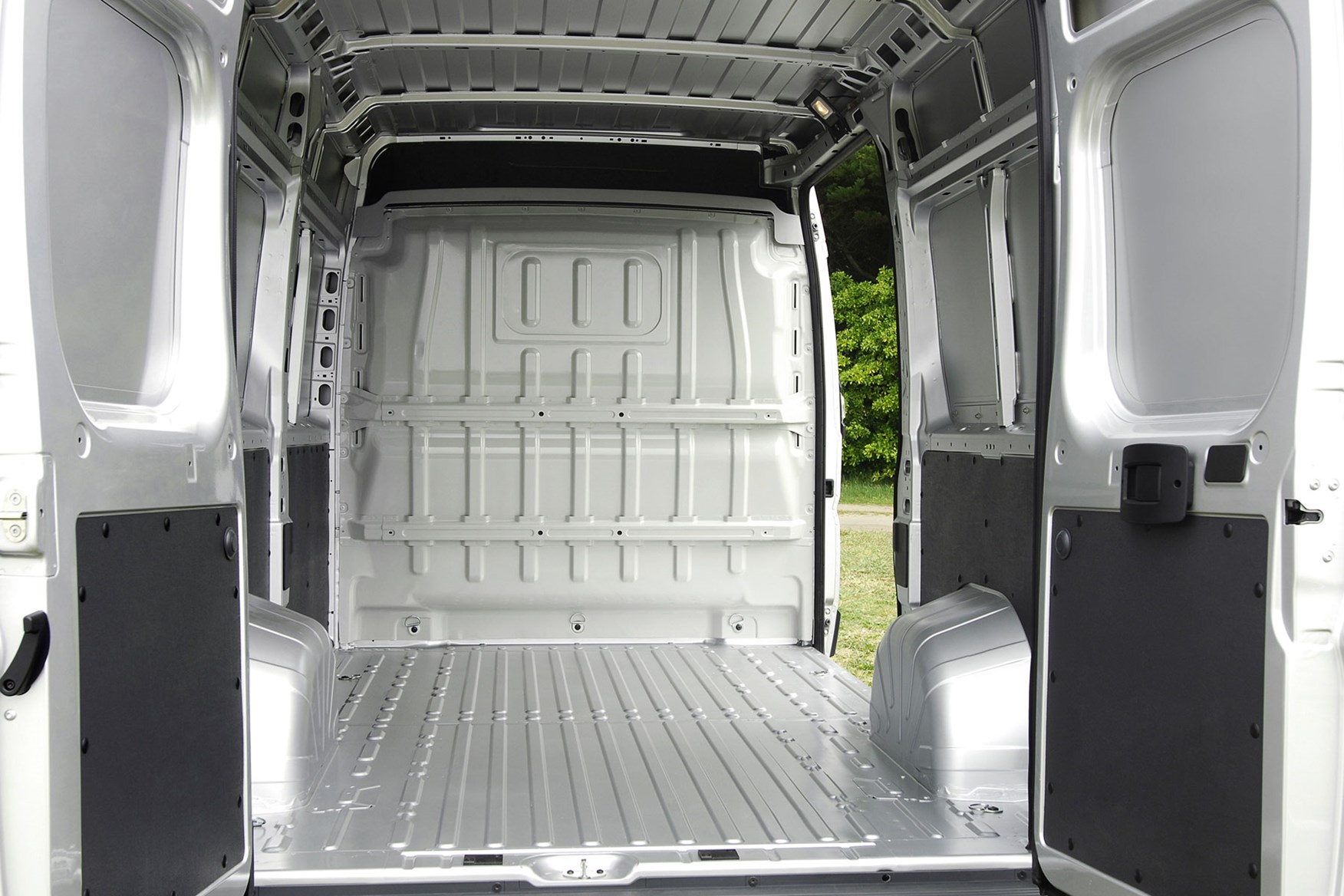 Peugeot Boxer dimensions - load area through rear doors, unlined, silver