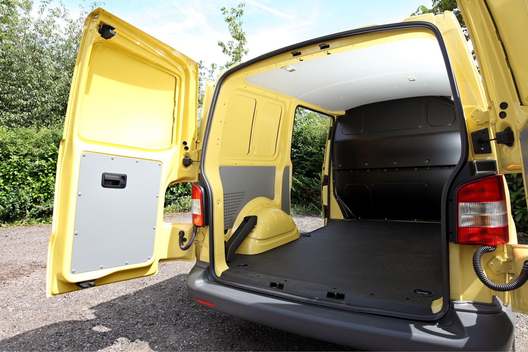 VW Transporter T5 (2010-2015) payload and load area