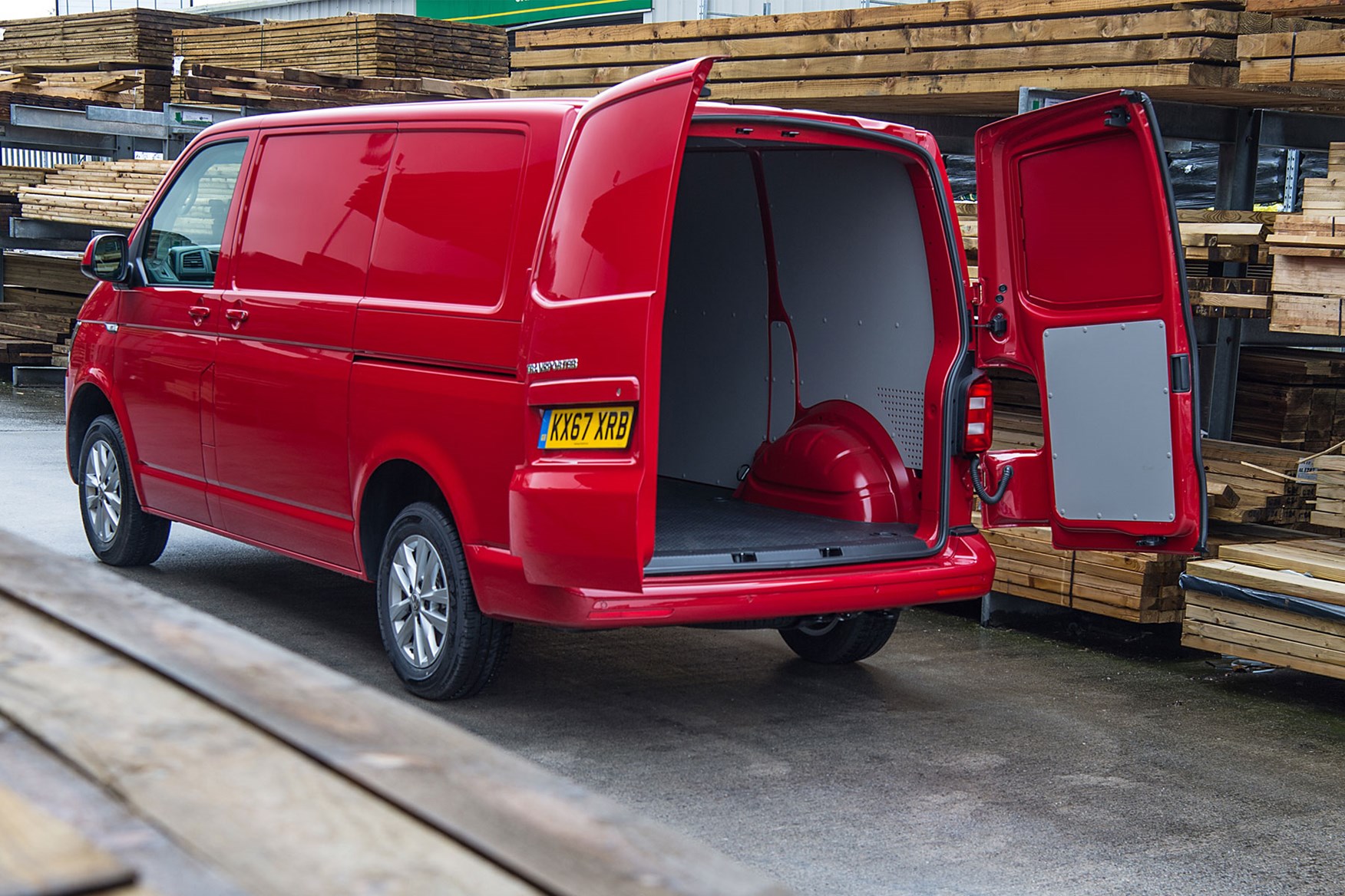 VW Transporter (2015-on) load area dimensions