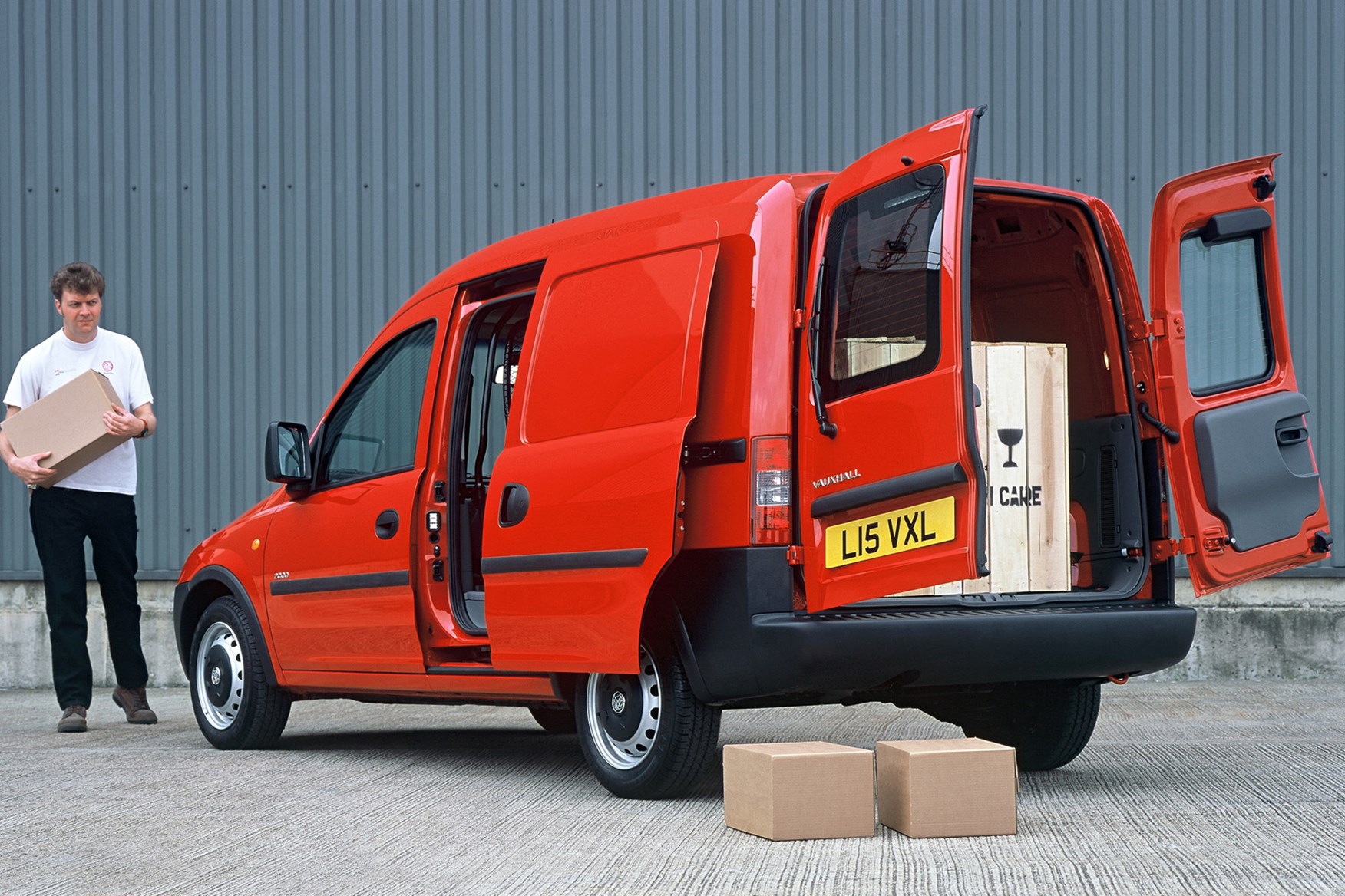 Vauxhall Combo review on Parkers Vans - load area dimensions