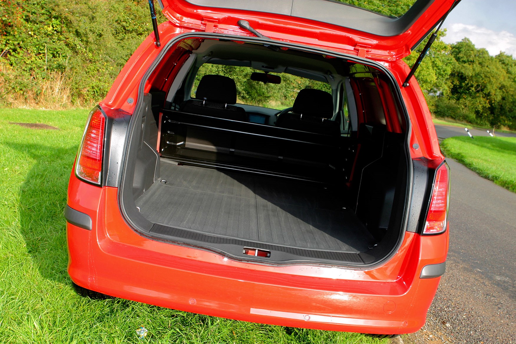 Vauxhall Astra review on Parkers Vans -  load area