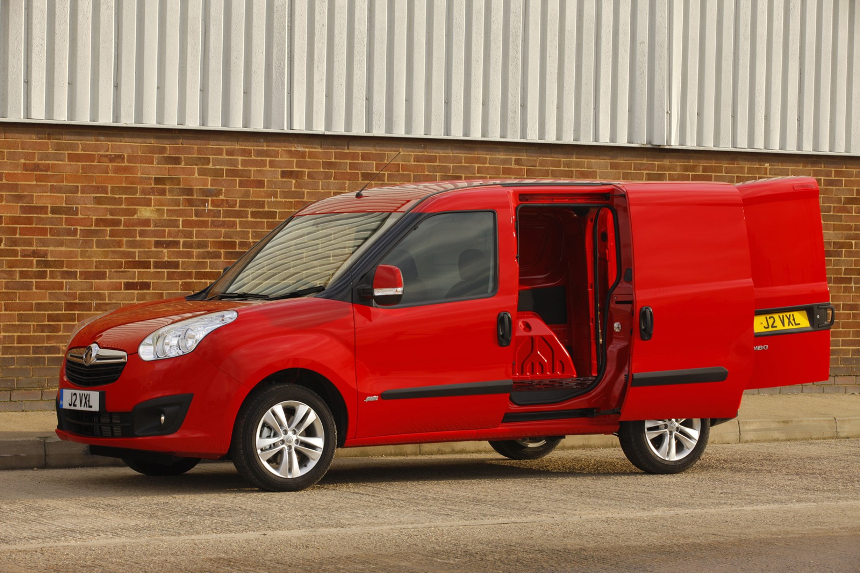 Vauxhall Combo full review on Parkers Vans - load area
