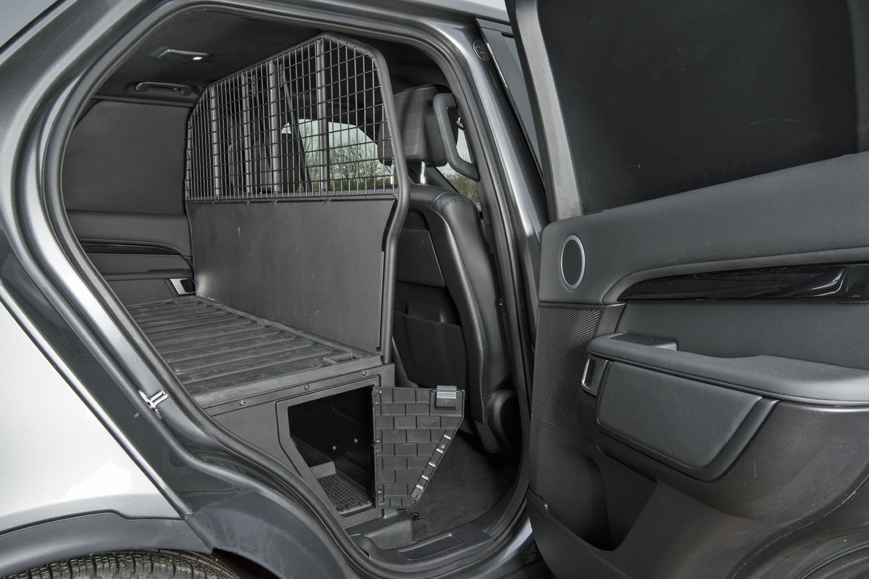 Land Rover Discovery Commercial - underfloor storage accessed through side doors