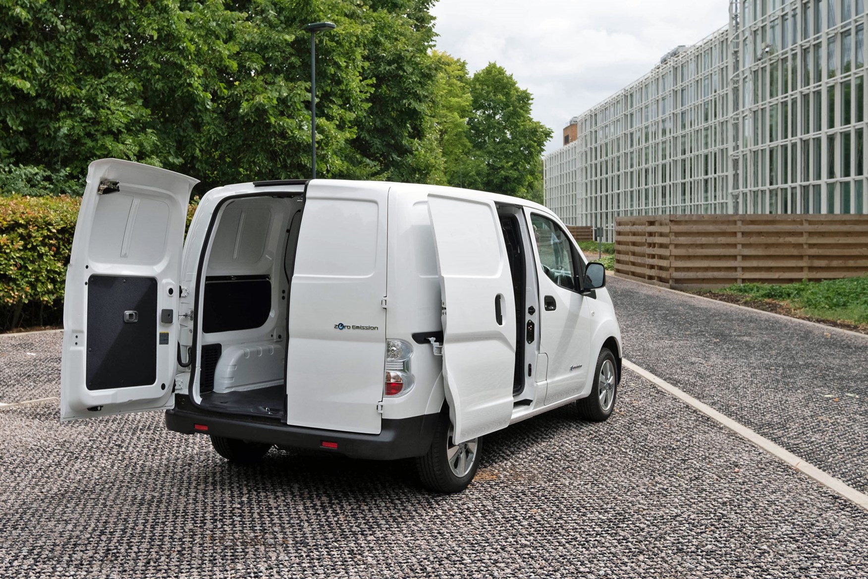Nissan e-NV200 load area dimensions - rear view, doors open, 2020
