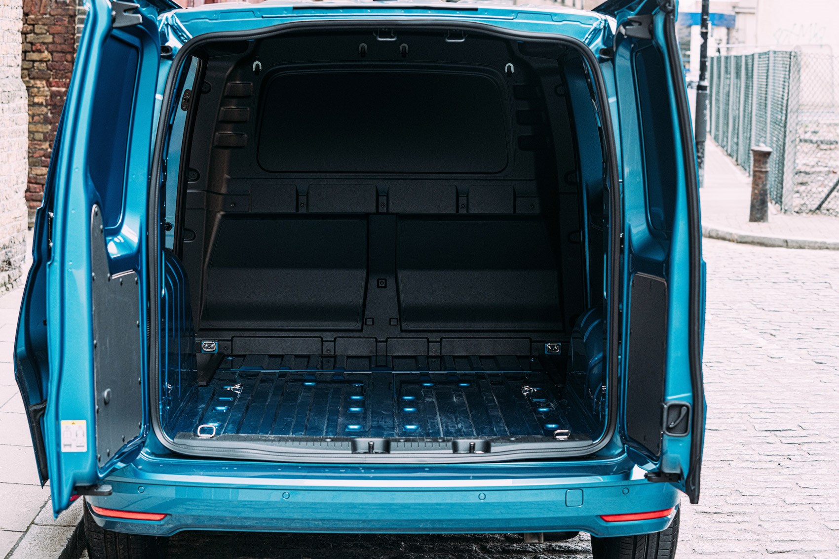 VW Caddy Cargo load area dimensions - SWB, 2021