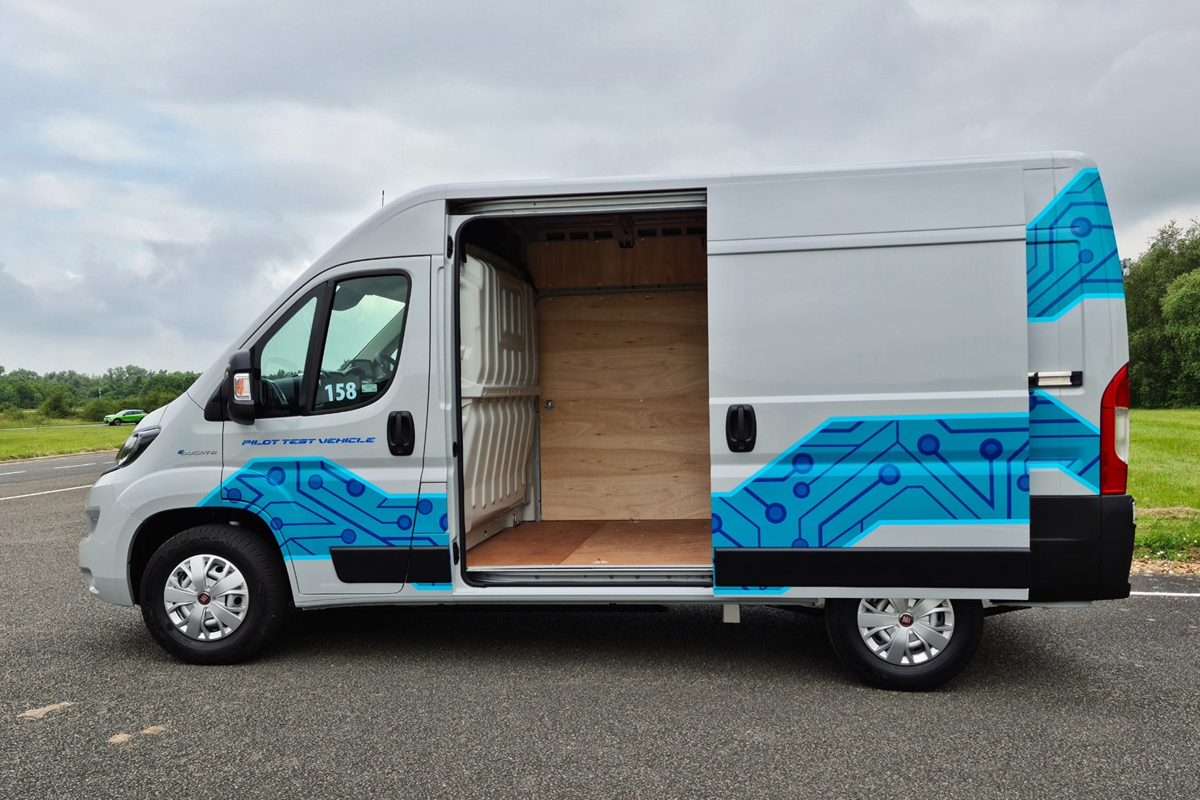 Fiat E-Ducato payload capacity - side view, sliding door open