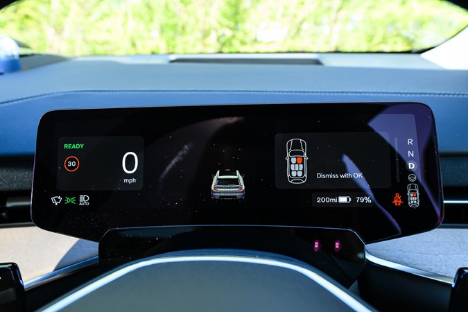 Volvo EX90 driver's display