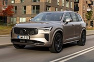 Volvo XC90 T8 Hybrid (2024) front driving