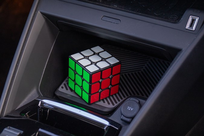 Citroen e-C4 X Rubik's cube