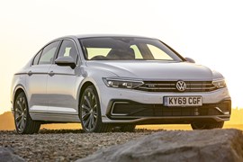 2020 Volkswagen Passat front view