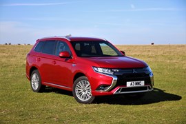 2019 Mitsubishi Outlander cutout