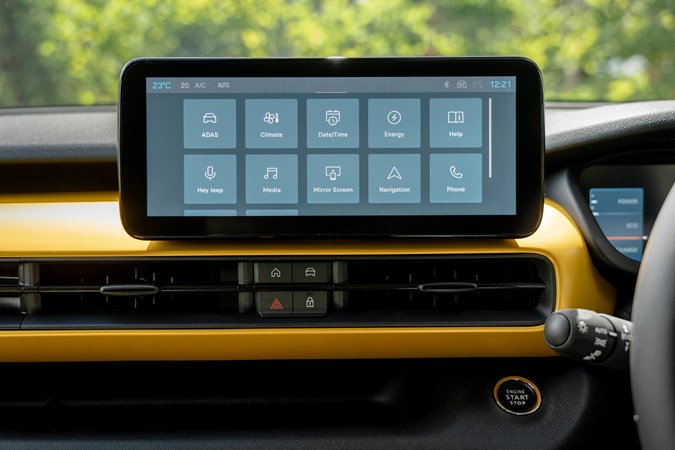 Jeep Avenger (2023) review: infotainment system, yellow dashboard panel