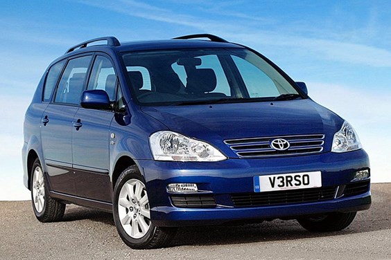 Toyota Avensis Verso (01-05) specifications data