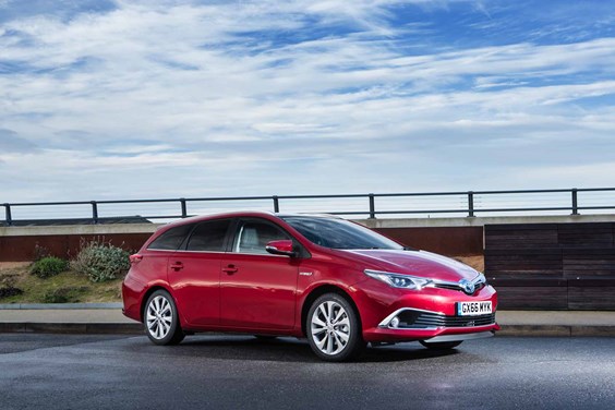 Toyota Auris Touring Sports (13-19) specifications data