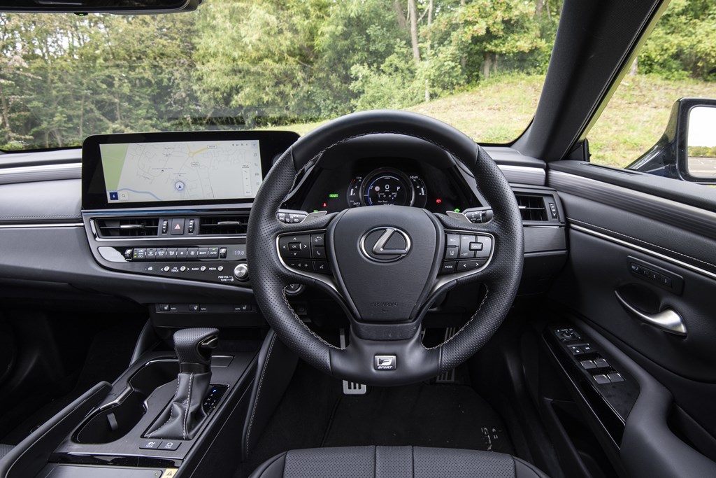 Lexus ES (2024) interior