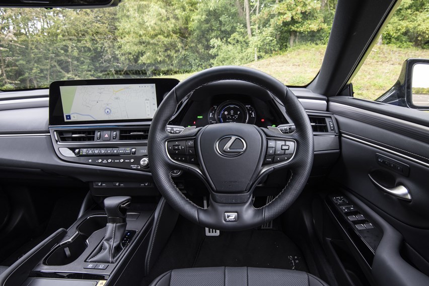 Lexus ES (2023) interior | Parkers