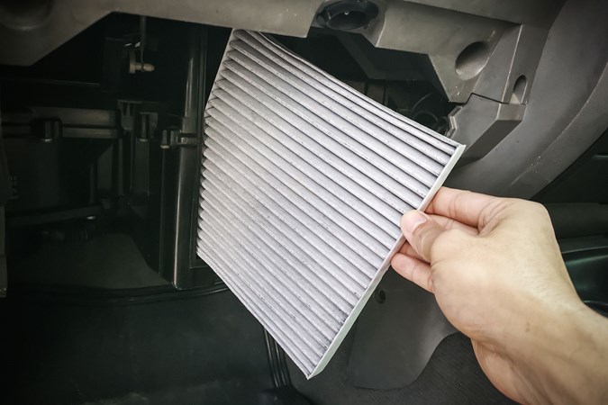 How to change a cabin filter