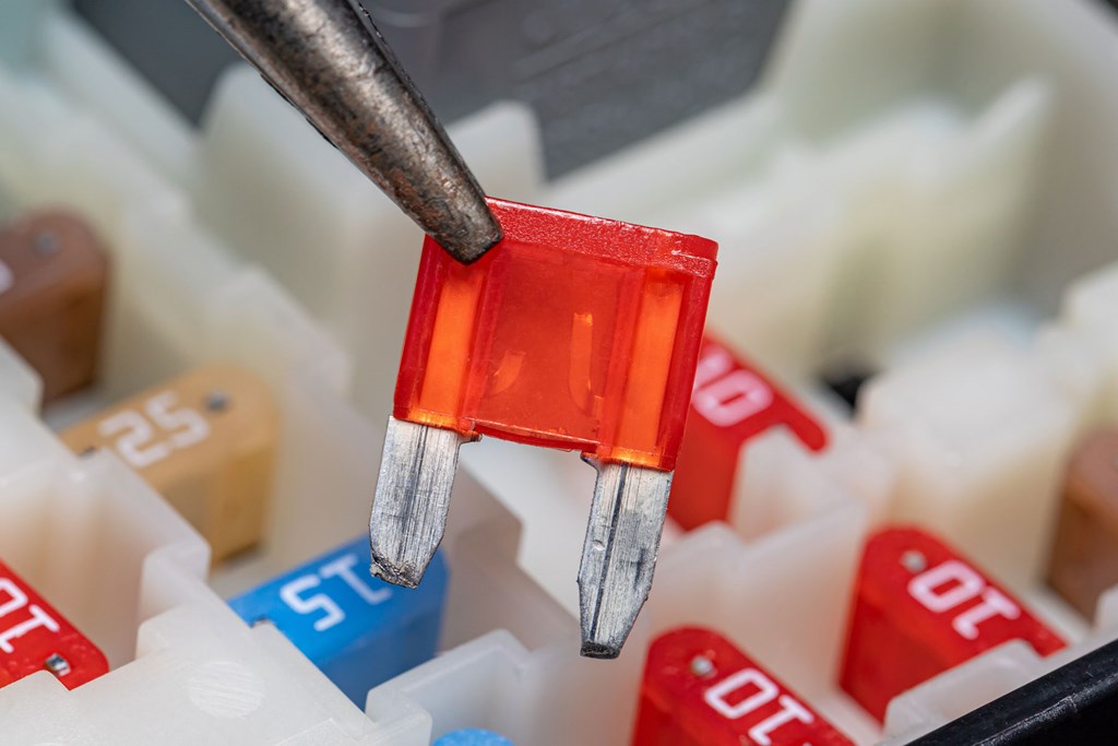 From blown to brand new how to replace your car's fuse