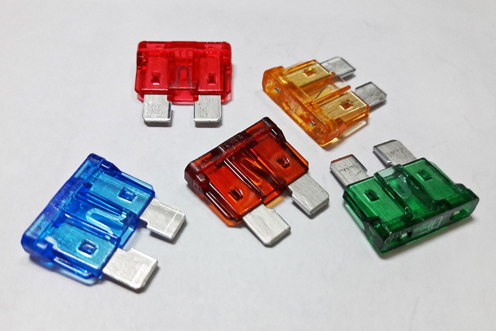 From blown to brand new how to replace your car's fuse