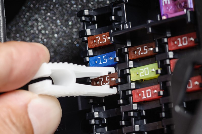 From blown to brand new how to replace your car's fuse