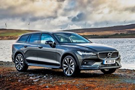 Grey 2019 Volvo V60 Cross Country front three-quarter