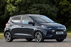 Hyundai i10 (2025): static, front three-quarter