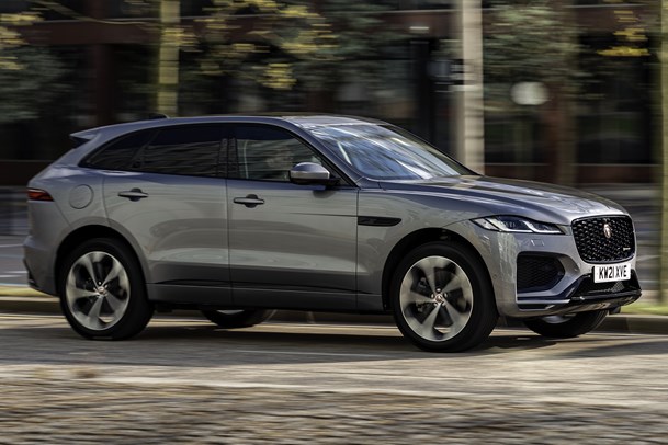 Jaguar F-Pace - city driving