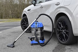 The Draper 1600w Wet and Dry 30 Litre Vacuum Cleaner next to a car