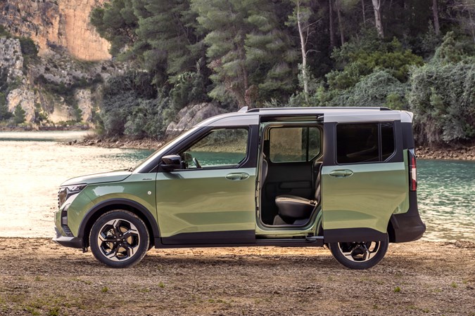 Ford Tourneo Courier side view static, green paint