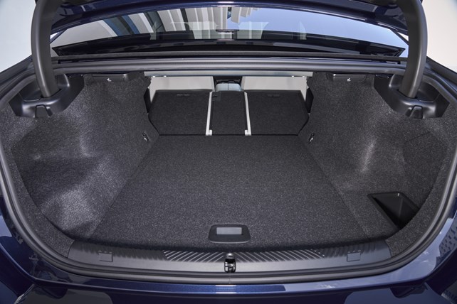 BMW i5 (2024) boot space & practicality