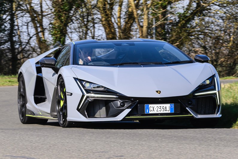 lamborghini-revuelto-coupe-2023-2026-specs-dimensions-parkers