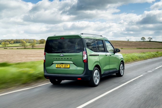 Ford Tourneo Courier review driving rear three-quarter, green (2025)